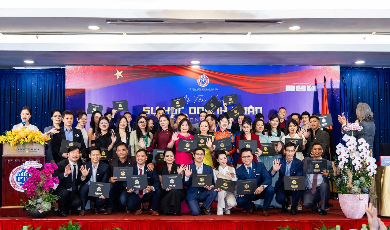 Lễ trao bằng khóa học CEO toàn diện PTI Education