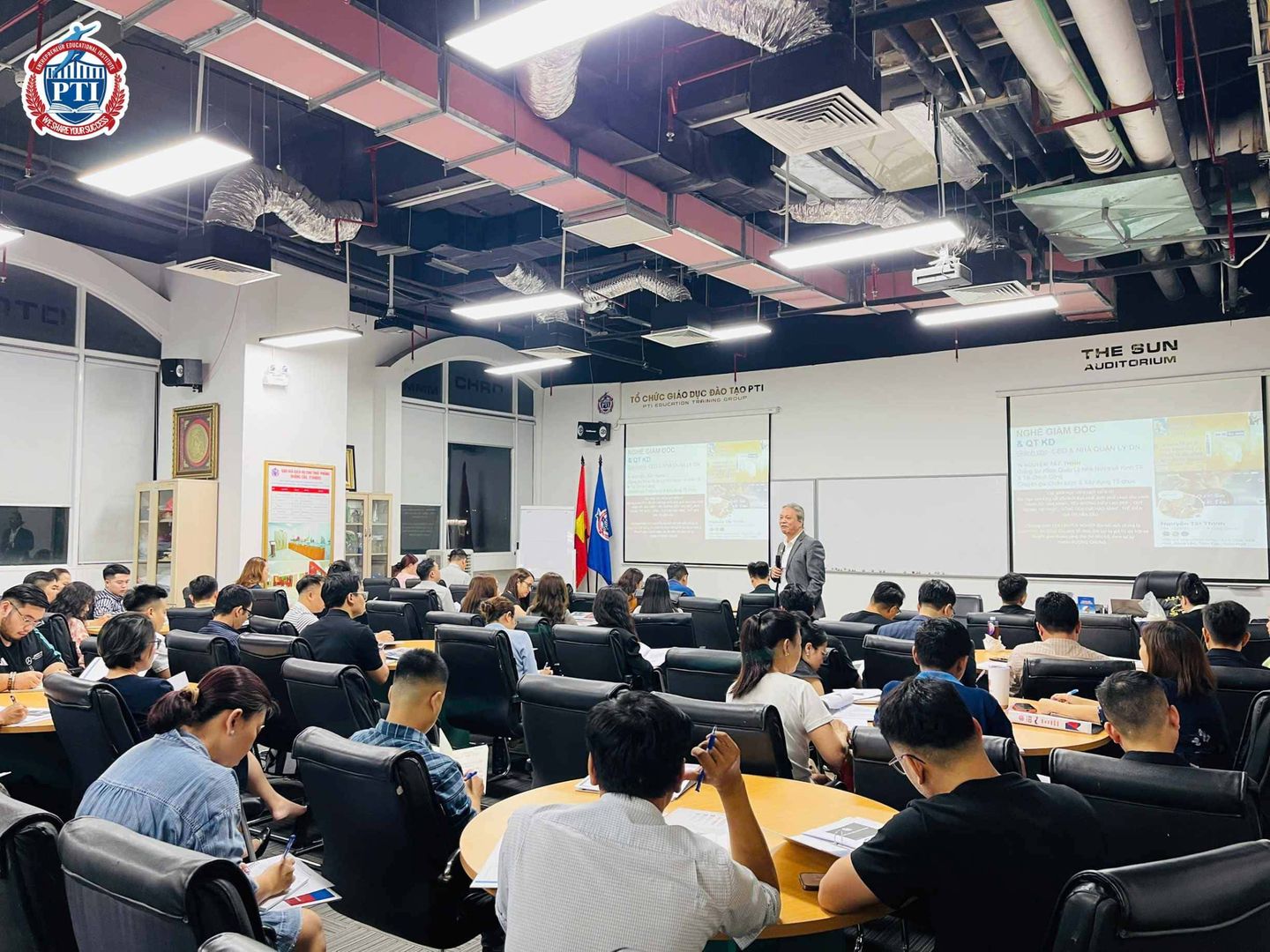 Lớp học CEO – Giám đốc Điều hành chuyên nghiệp